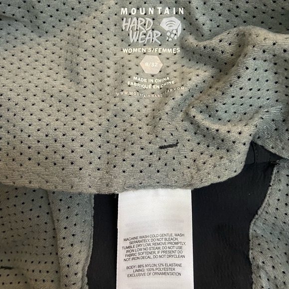 MOUNTAIN HARDWEAR • Women’s Black Outdoor Hiking Convertible Pants Size 8 - Picture 6 of 6